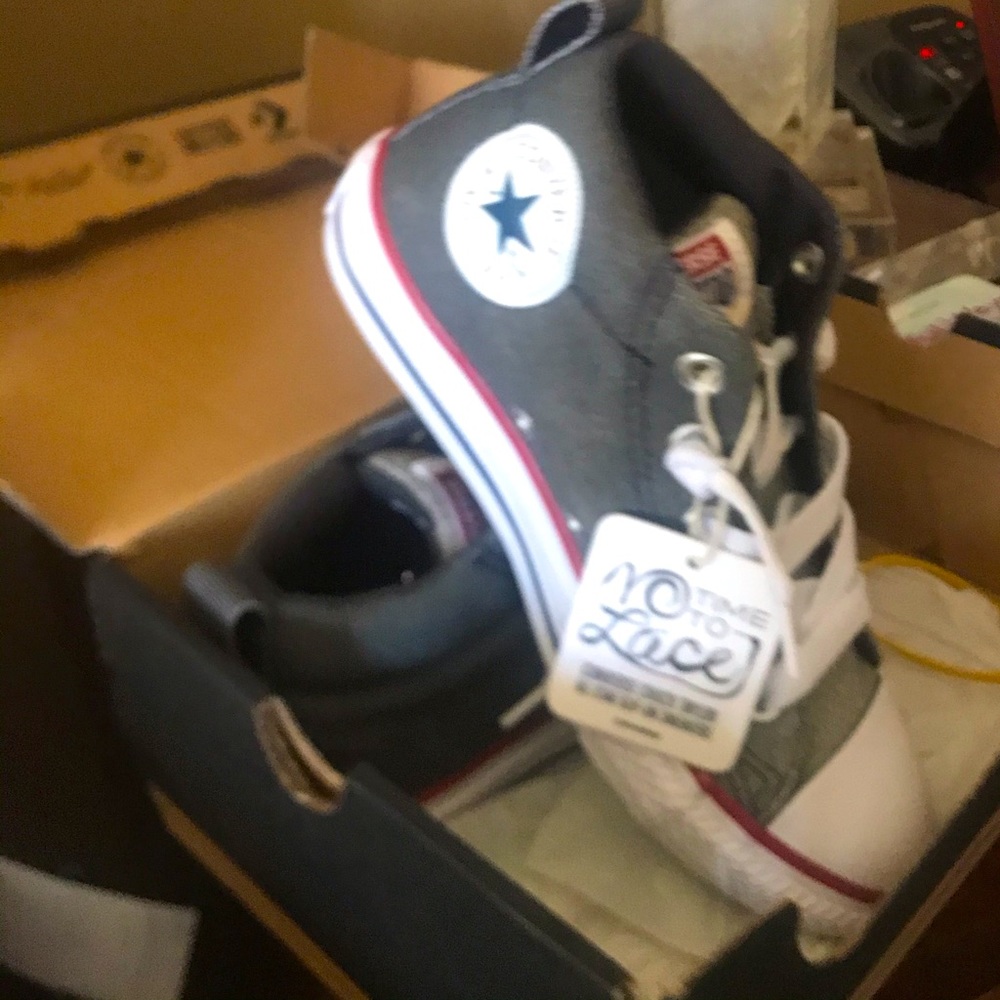 Boys Converse no lace sneakers
